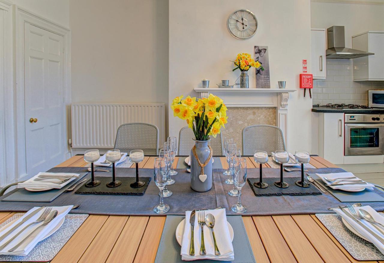 Holiday home The Ultimate House Sleeps 30 *