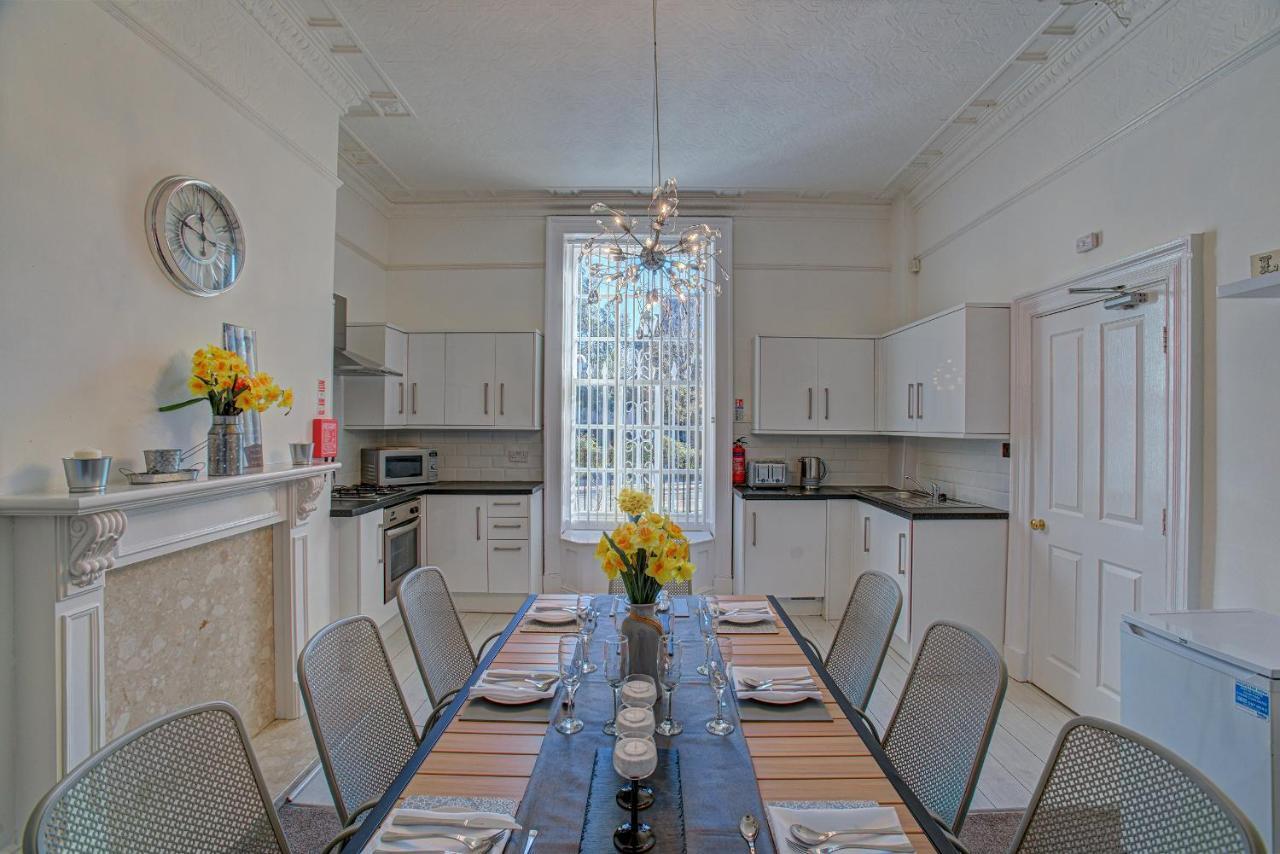 Holiday home The Ultimate House Sleeps 30 *