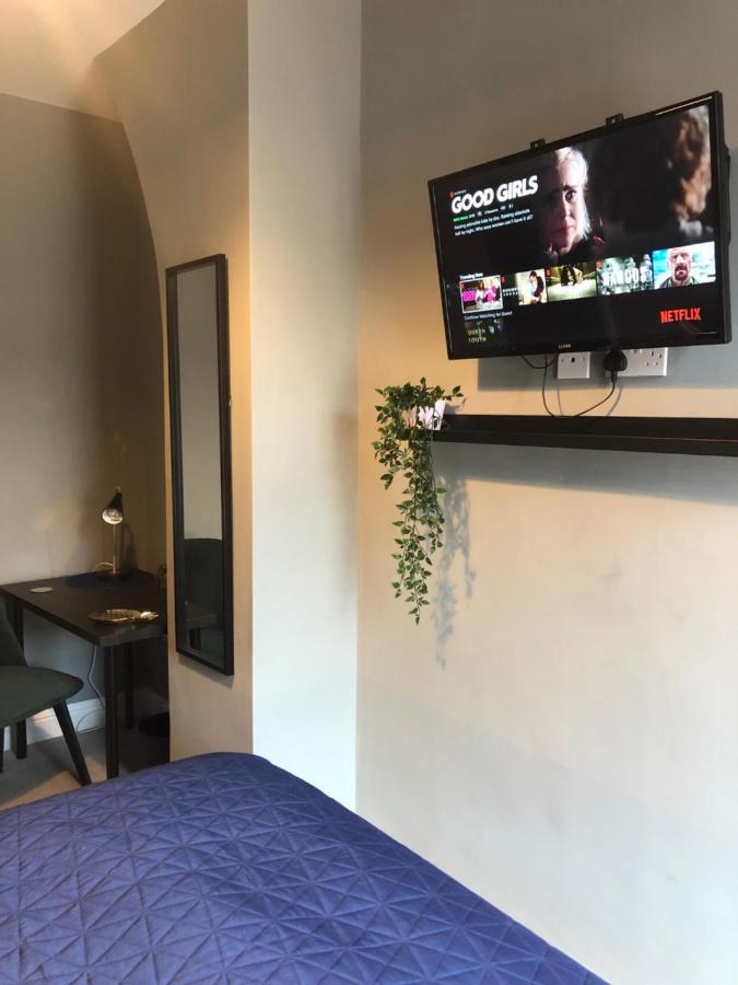 Guest house 3. Stylish Private Double Near Centre