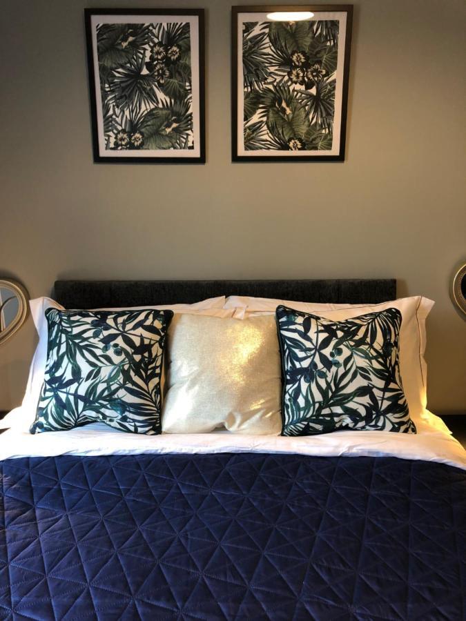 Guest house 3. Stylish Private Double Near Centre Manchester