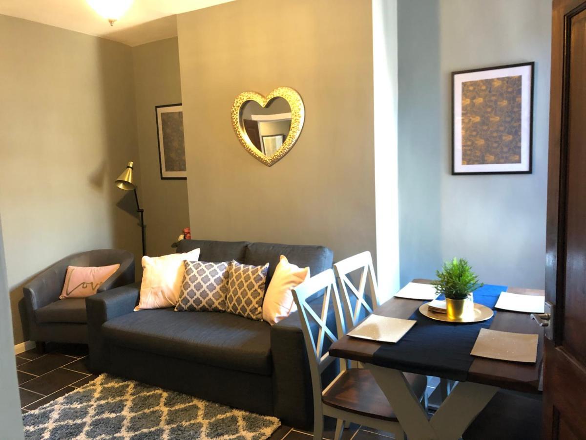 Guest house 3. Stylish Private Double Near Centre Manchester