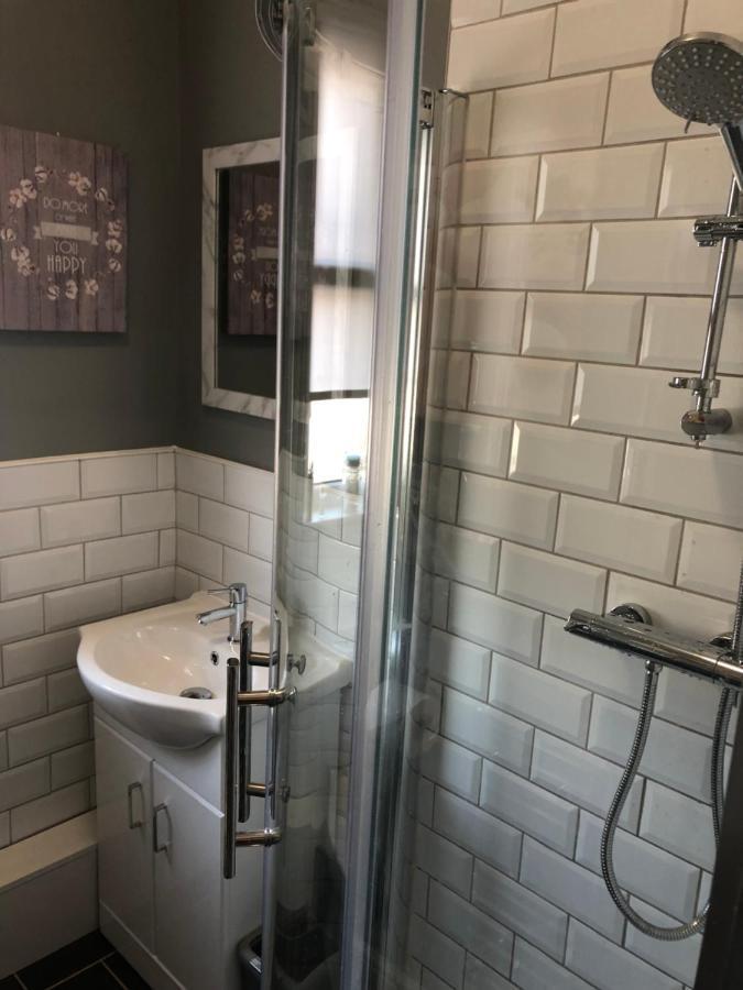 Guest house 3. Stylish Private Double Near Centre Manchester