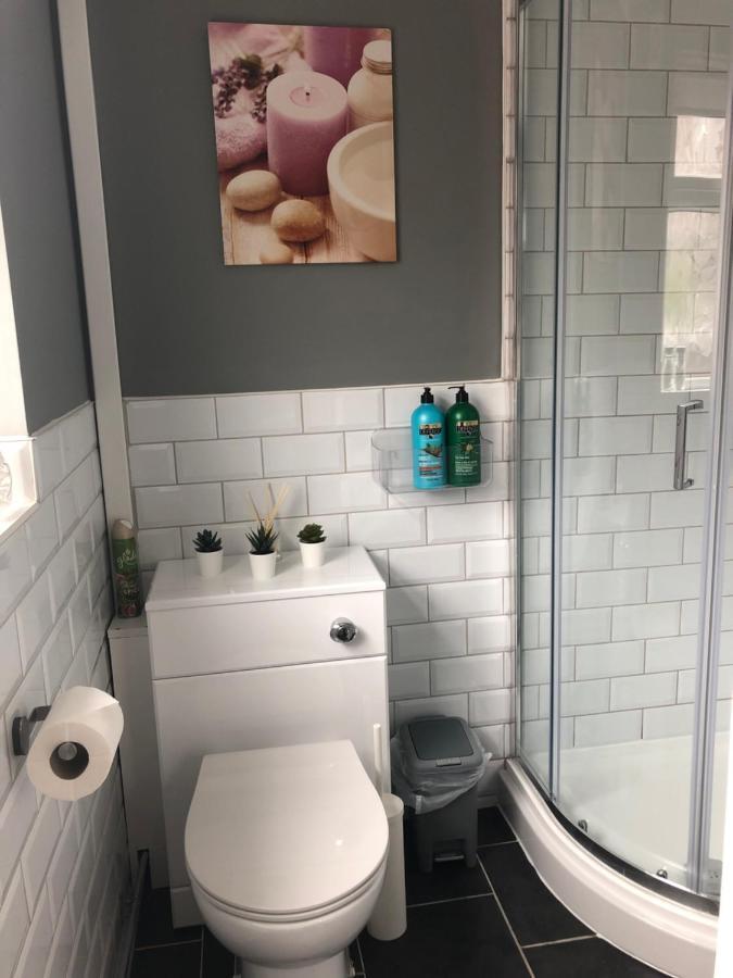 Guest house 3. Stylish Private Double Near Centre Manchester