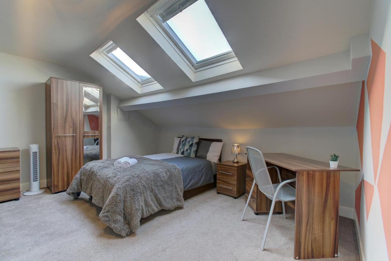 Holiday home The Ultimate House Sleeps 30