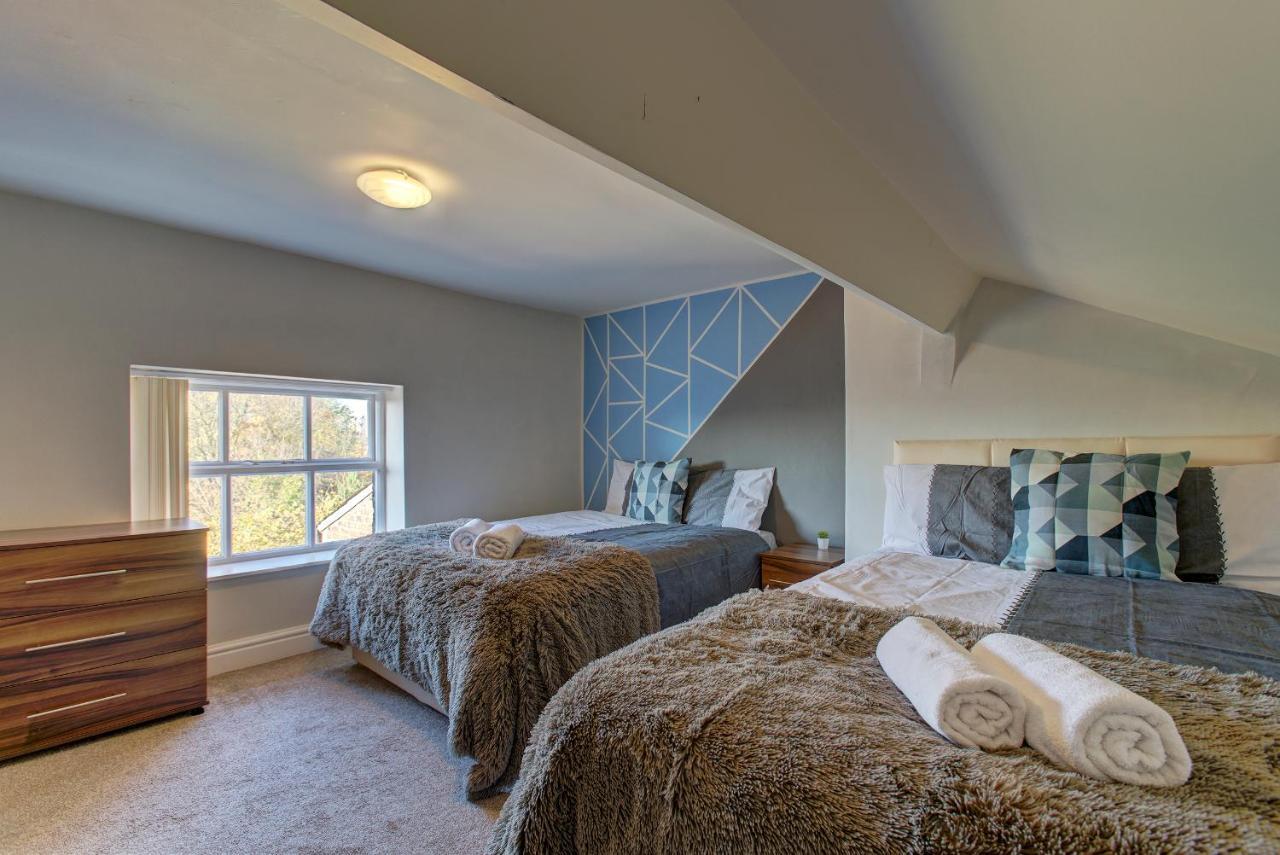 The Ultimate House Sleeps 30 * Manchester