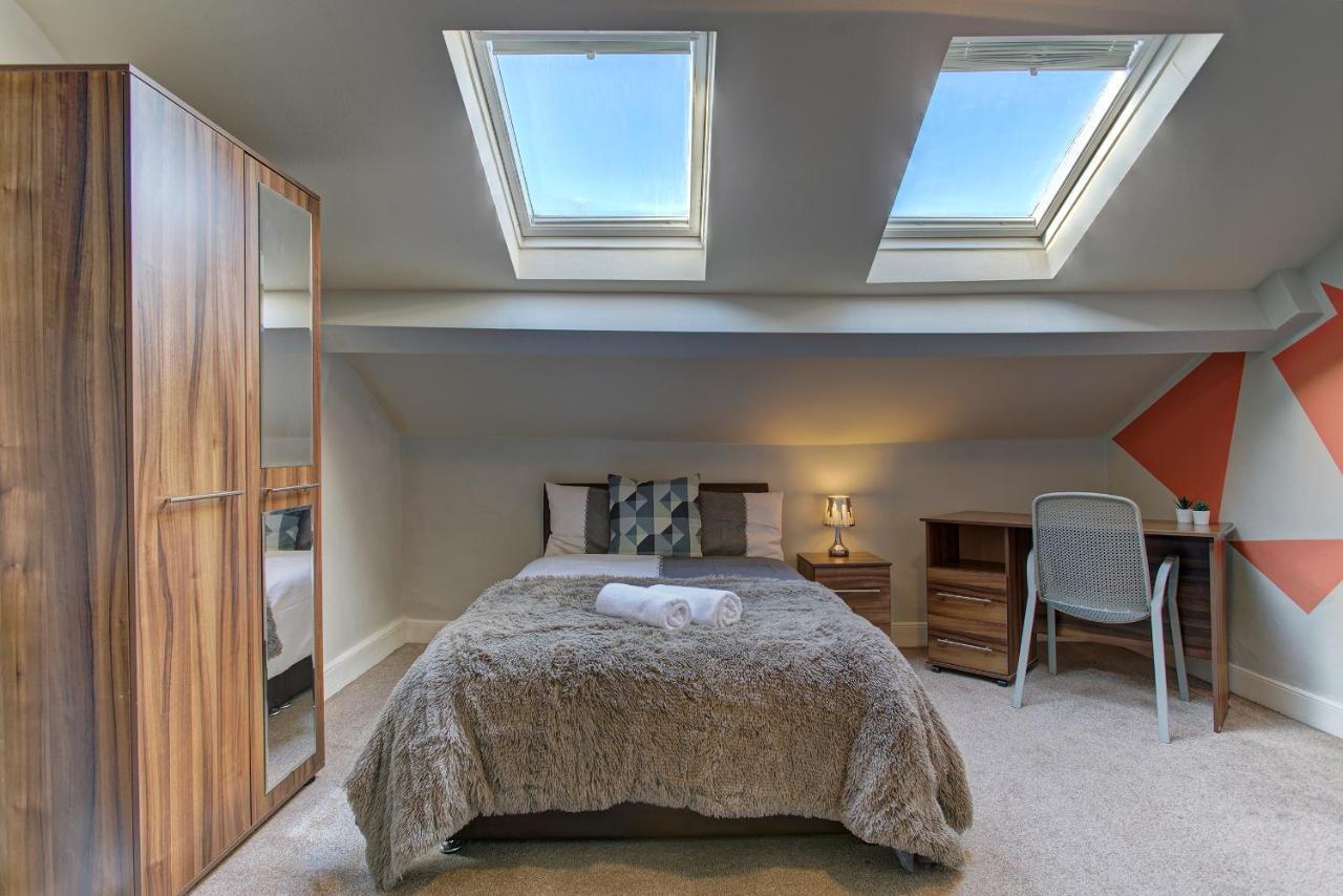 Holiday home The Ultimate House Sleeps 30
