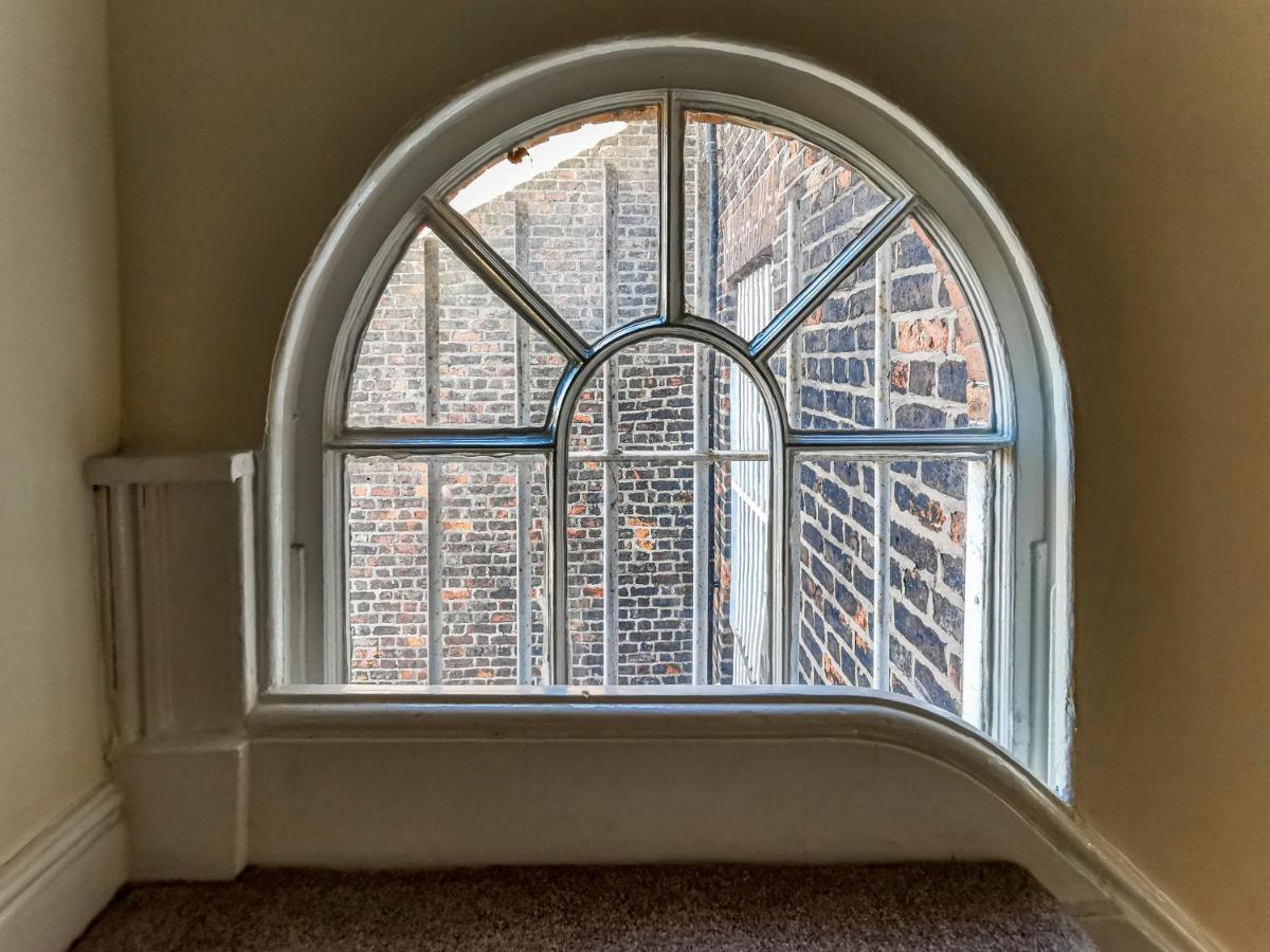 The Ultimate House Sleeps 30 * Manchester