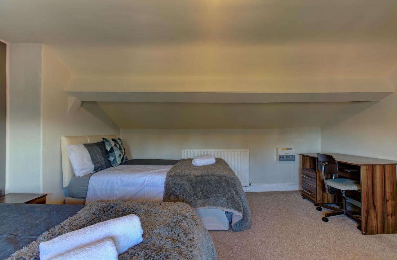 The Ultimate House Sleeps 30 *