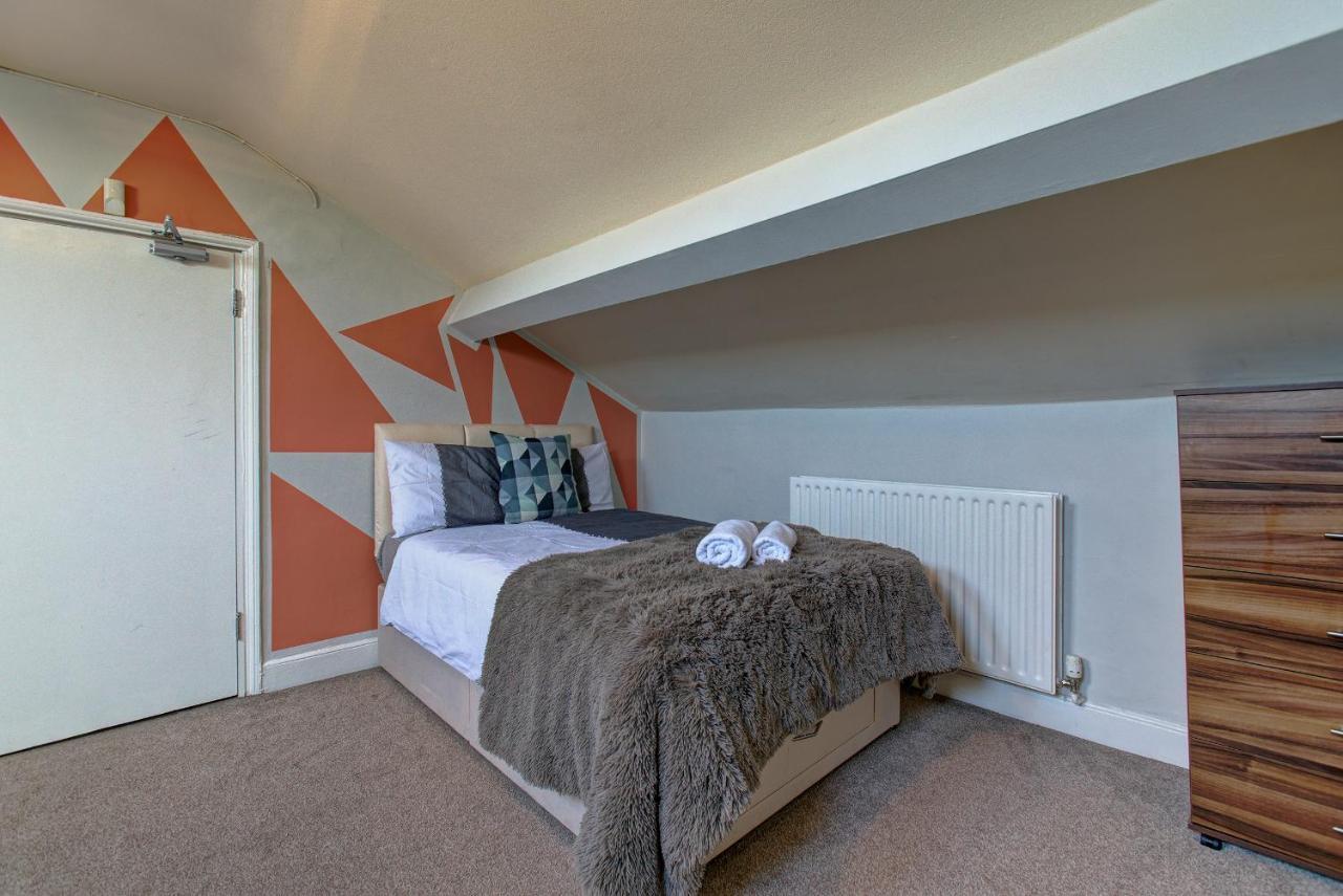 The Ultimate House Sleeps 30 *
