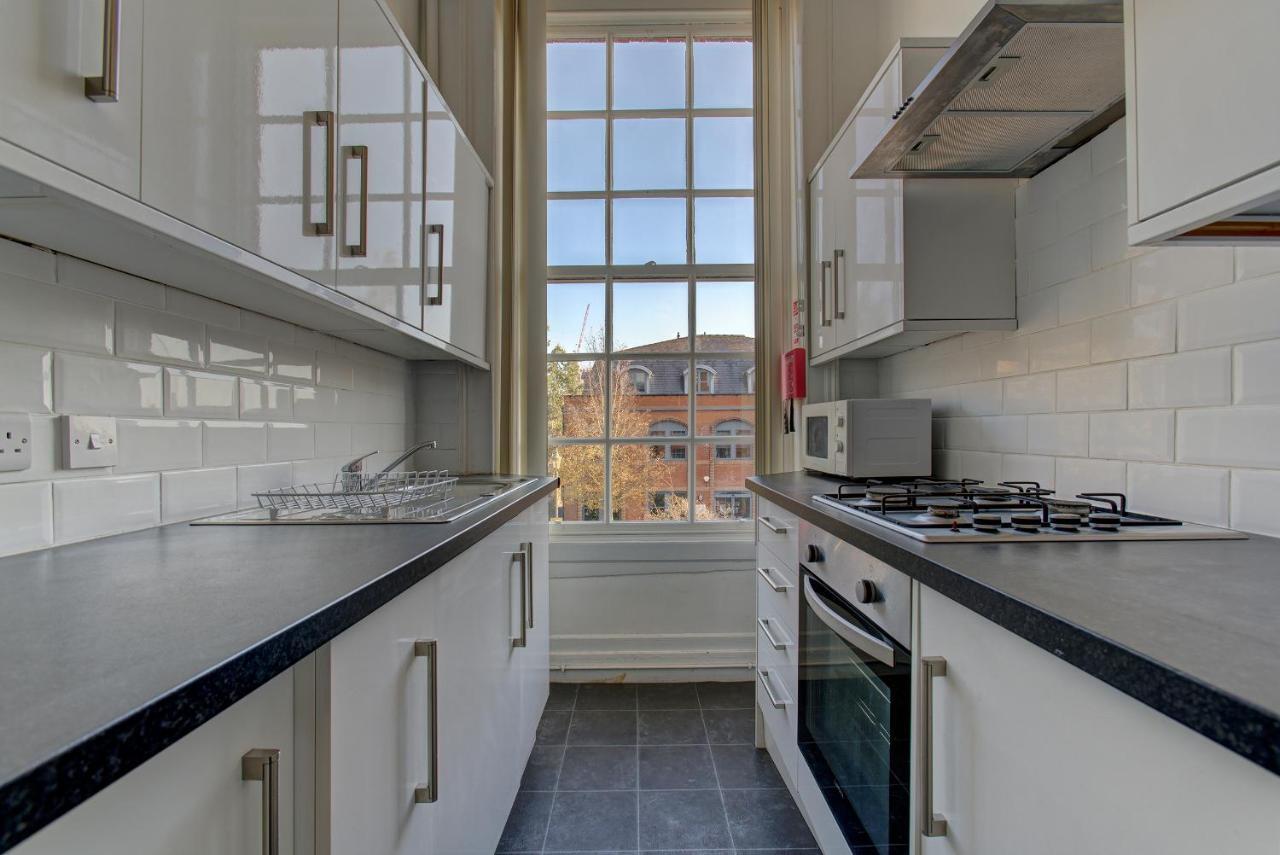 Holiday home The Ultimate House Sleeps 30 *