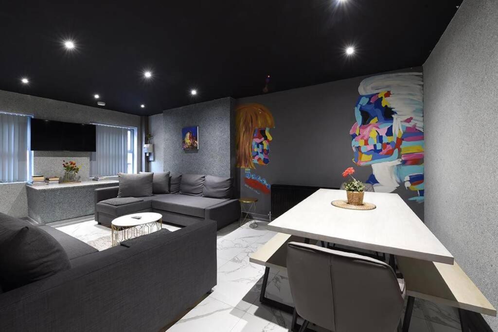 Back Turner Townhouse Apartment *