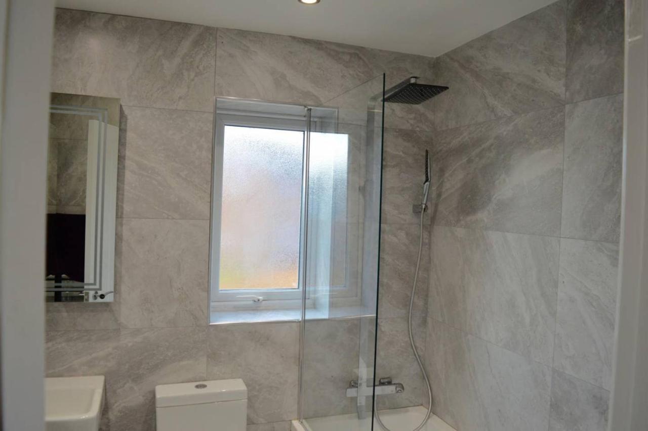 Newly Renovated Modern Family Holiday home Manchester