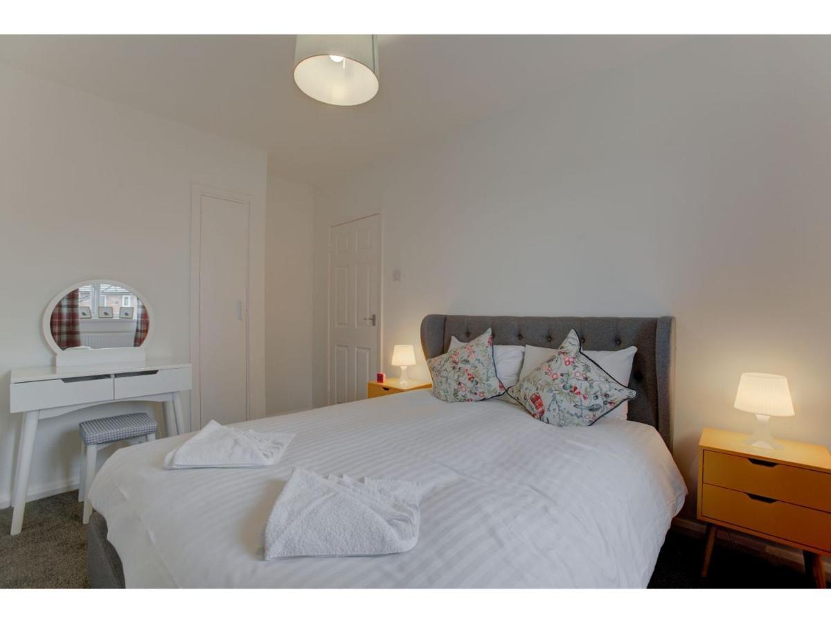 Gorgeous 3 Bed Near Airport Holiday home