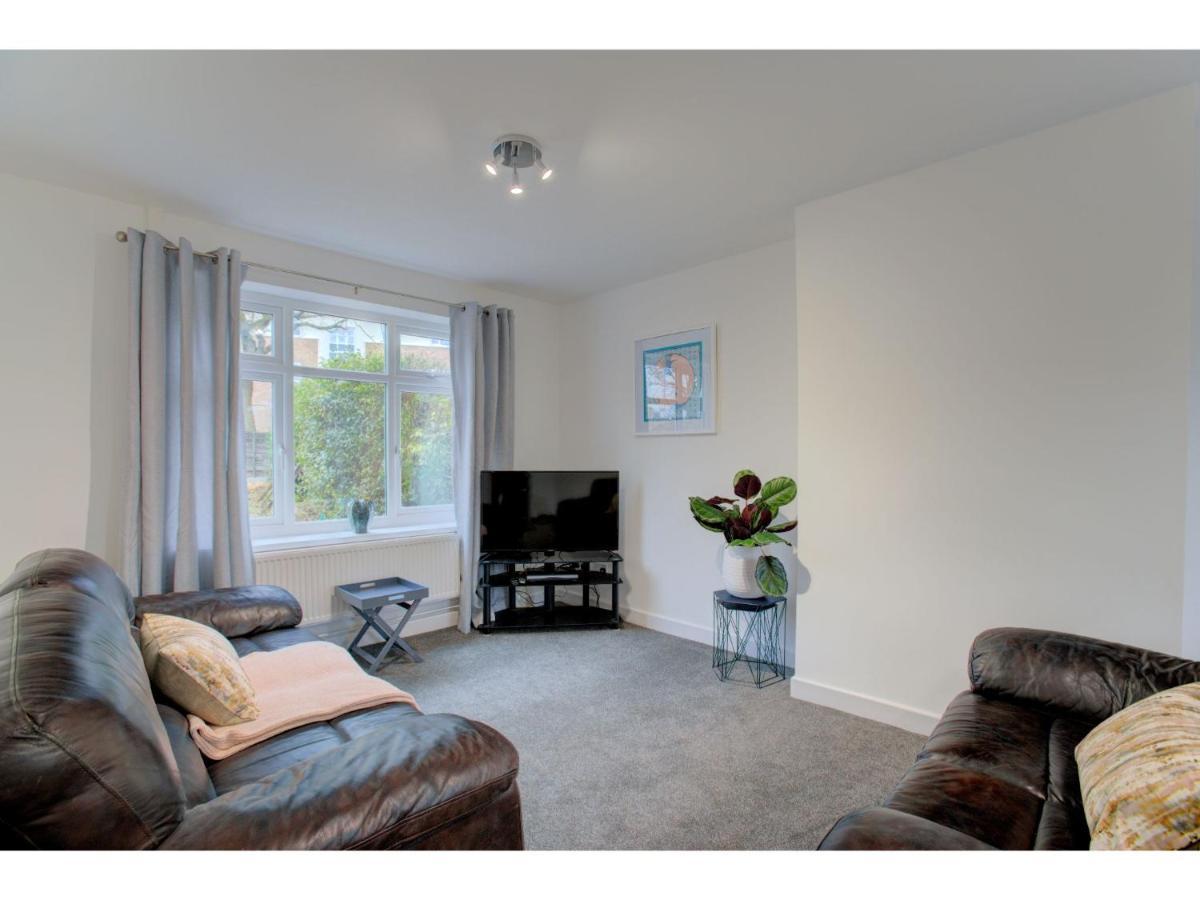 Gorgeous 3 Bed Near Airport Manchester
