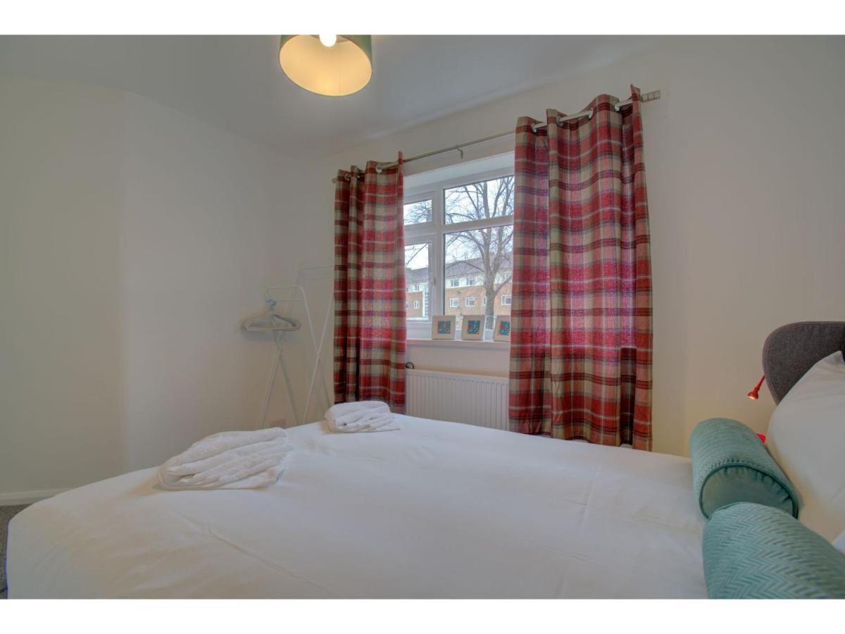 Gorgeous 3 Bed Near Airport Holiday home *
