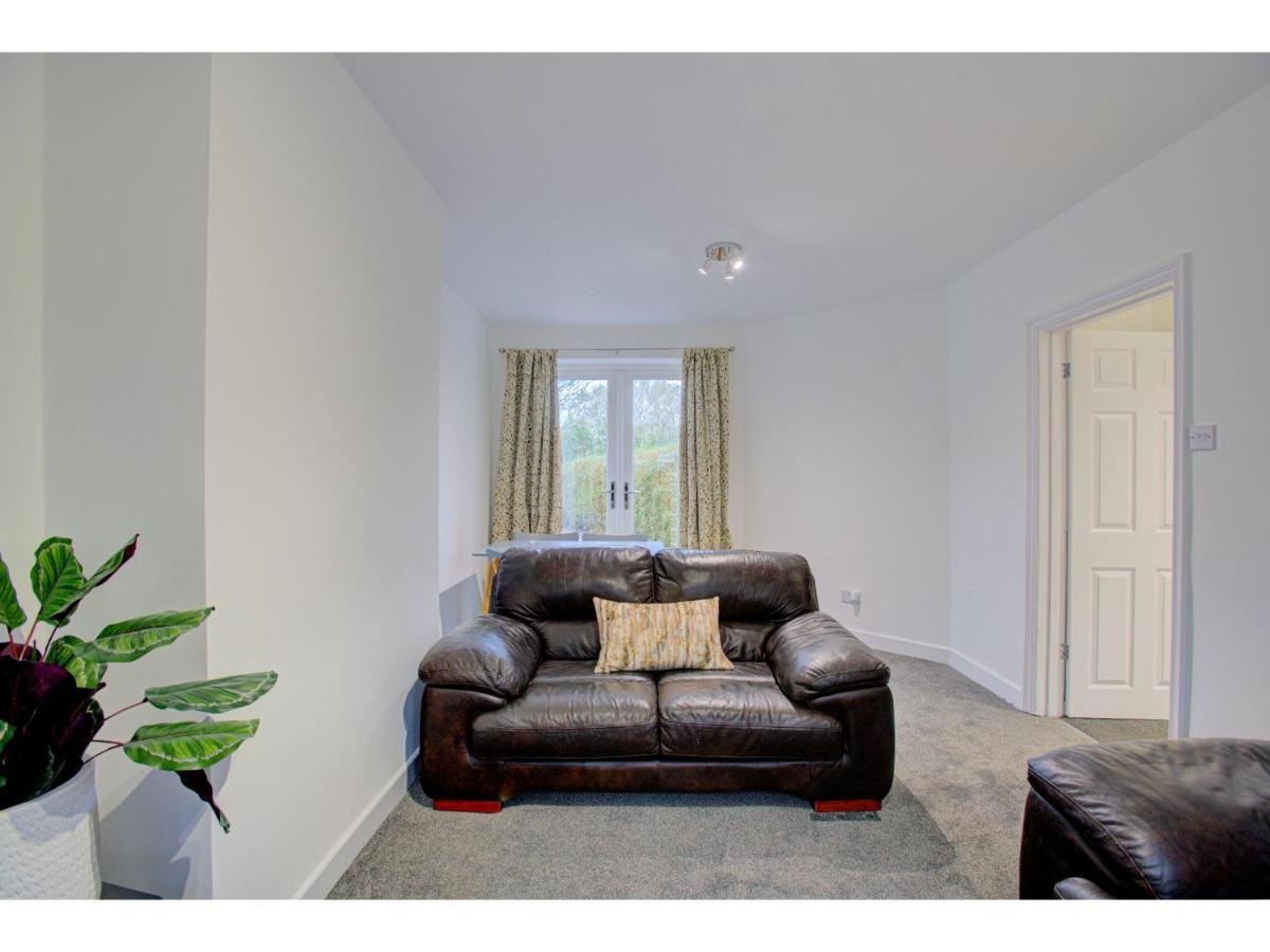 Gorgeous 3 Bed Near Airport *