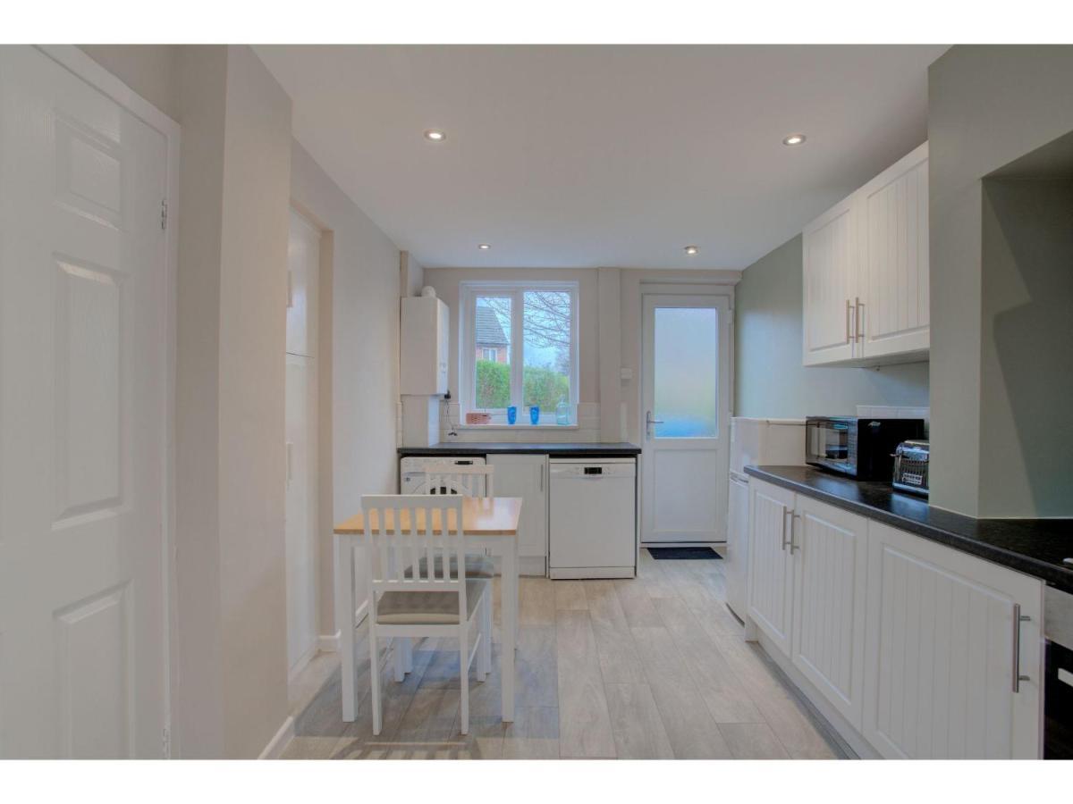 Gorgeous 3 Bed Near Airport Holiday home Manchester