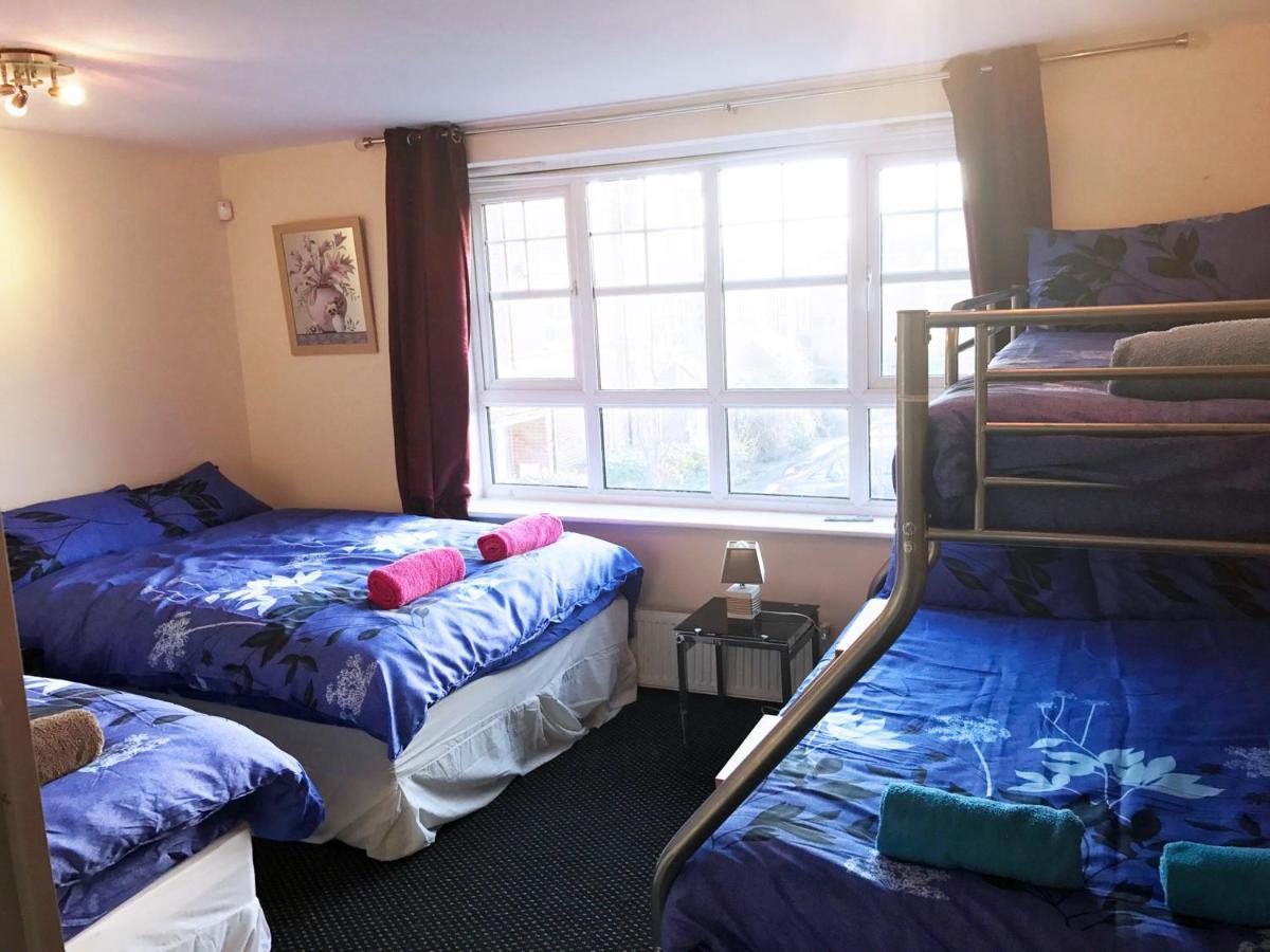 My-places Abbotsfield Court Townhouse 4 Guest house