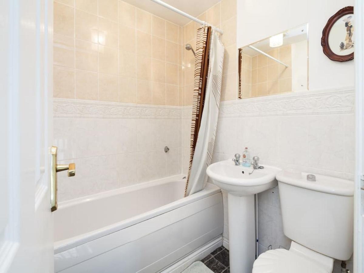 My-places Abbotsfield Court Townhouse 4 4* Manchester