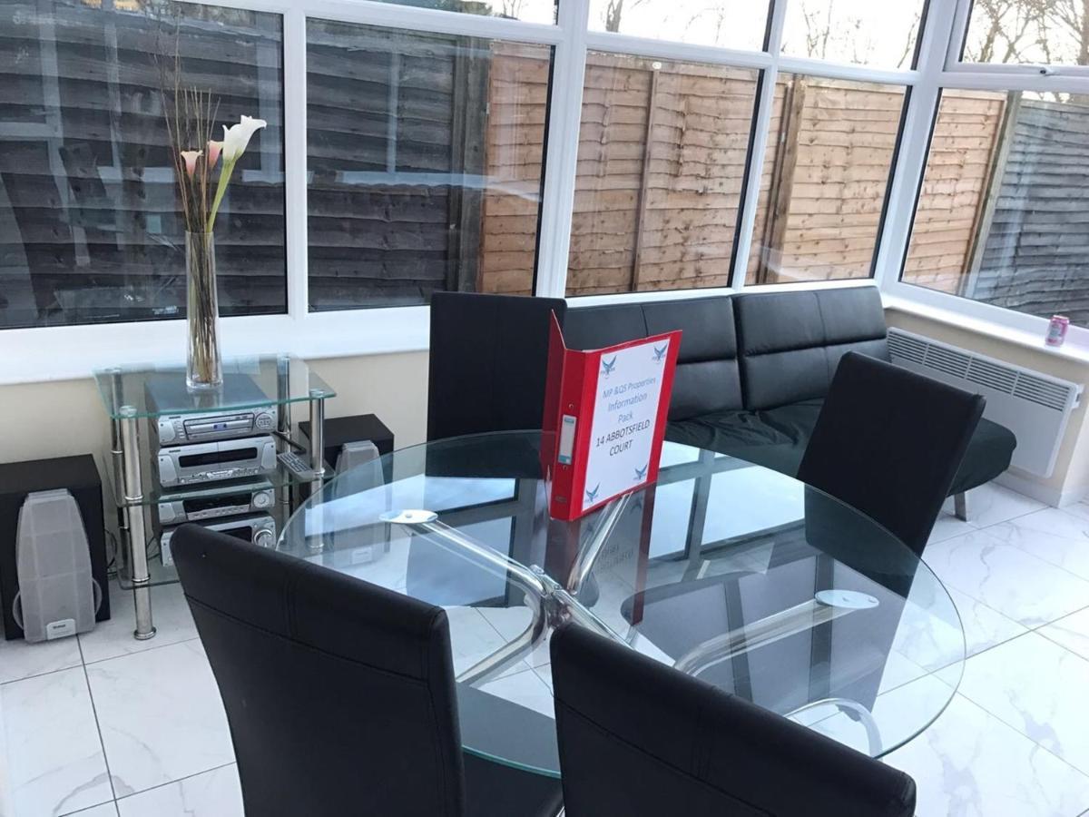 My-places Abbotsfield Court Townhouse 4 Guest house