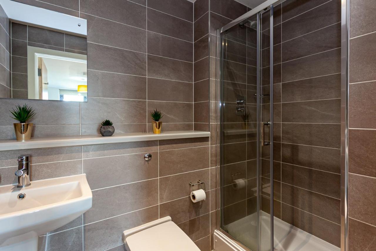 X1 Media City 3 Bedroomed Free Wifi & Free Parking *