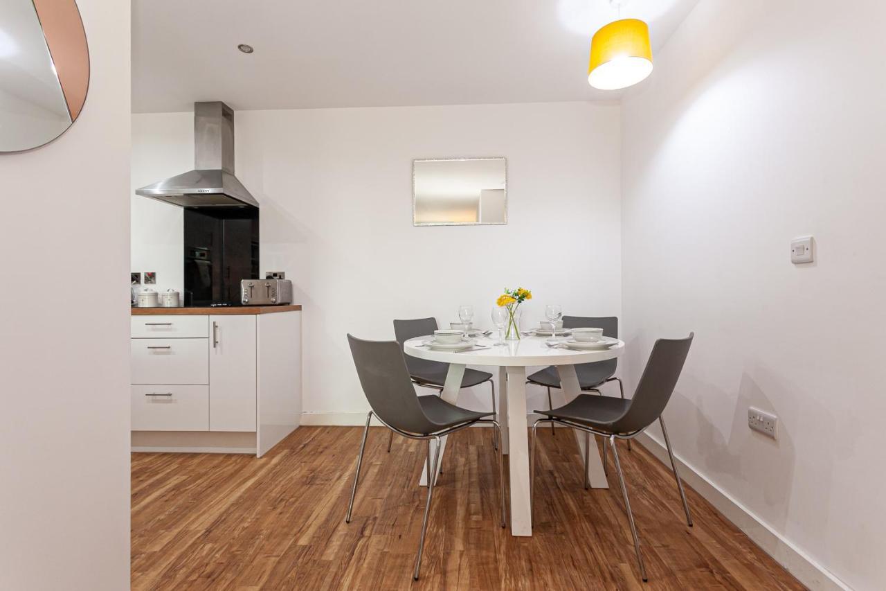 X1 Media City 3 Bedroomed Free Wifi & Free Parking *