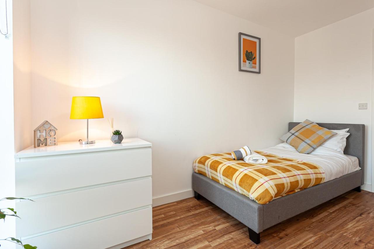 X1 Media City 3 Bedroomed Free Wifi & Free Parking *