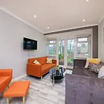 Beautiful Cozy Home With Free Parking