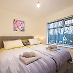 Beautiful Cozy Home With Free Parking