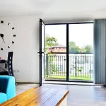Budget Friendly Apartment With Twin Beds & Parking