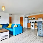Budget Friendly Apartment With Twin Beds & Parking