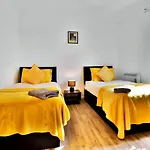Budget Friendly Apartment With Twin Beds & Parking