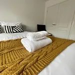 Large Spacious Room With Massive Bed And Free Wifi