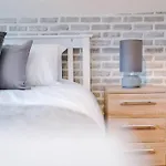 Kharma House - 5 Bed Sleeps 9