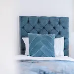 Kharma House - 5 Bed Sleeps 9