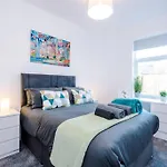 Stunning Refurbished House - Free Wifi - Sleeps 5