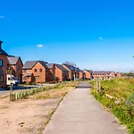 Vidale Court, 3 Bedroom House With River Irwell View, Sleeps 6