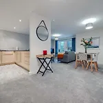 Pass The Keys Spacious Manchester Apartment With Parking