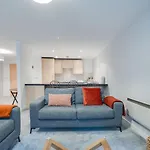 Pass The Keys Spacious Manchester Apartment With Parking