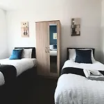 Salford Ark Comfort Stays Near Salford Royal And Trafford Centre