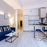 *New* Stylish & Modern City Centre Apartment
