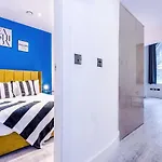 *New* Stylish & Modern City Centre Apartment