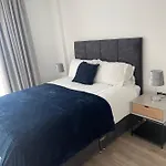 Free Parking 1 Bed Luxury Apartment, King Size Bed