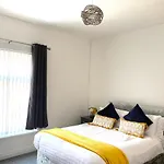 Cosy Cheerful 2 Bedrooms Near Piccadilly, Etihad Stadium Sleeps Up To 5