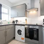 Pillo Rooms Serviced Apartments - Trafford