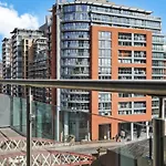 Salford Central - Luxury Apartments By Mgroupsa