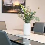 2 Bedroom Apartment With Space For 6
