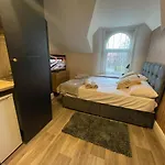 Deluxe Centrally Located Studio Apt In Manchester