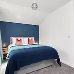 Fabulous 5 Bed House W Parking