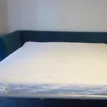 Luxury 1 Bed Apartment With Parking
